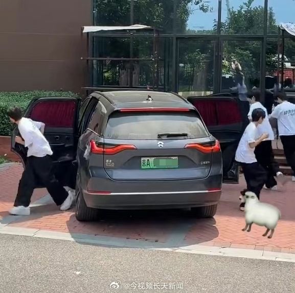 爆改衣帽间3亿中产傻眼了不朽情缘平台网站蔚来新车(图5)