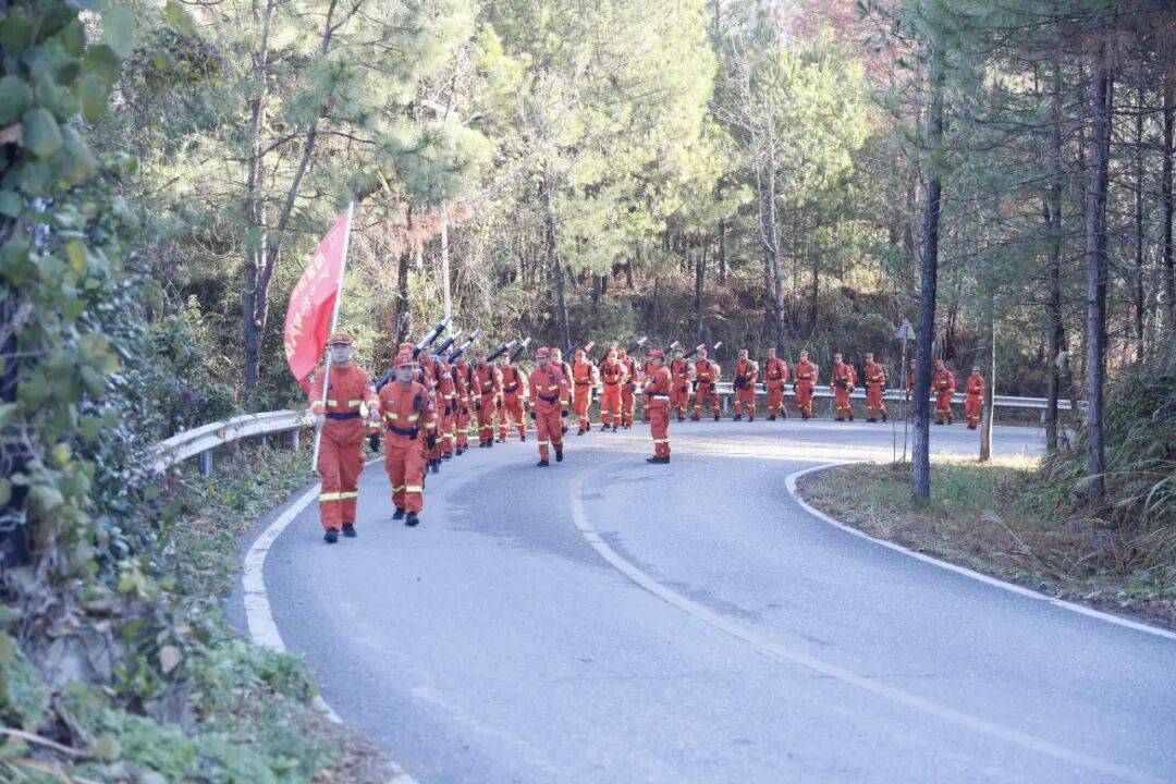 饶市森林消防队伍联训联战活动圆满收官不朽情缘联训砺精兵 联战筑防线年上(图5)